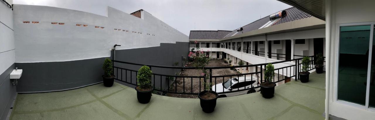 Aurora Hotel Siliwangi Cirebon Exterior photo